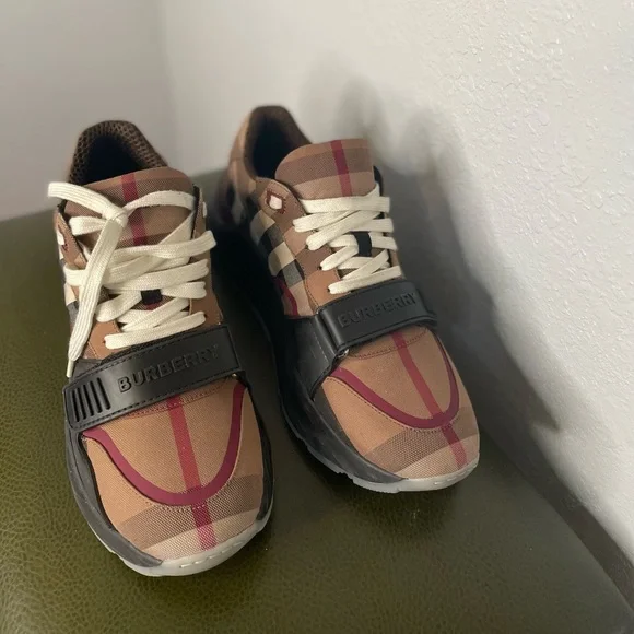 Ramsey Check Low Top Sneaker Size 41 (9) Mens